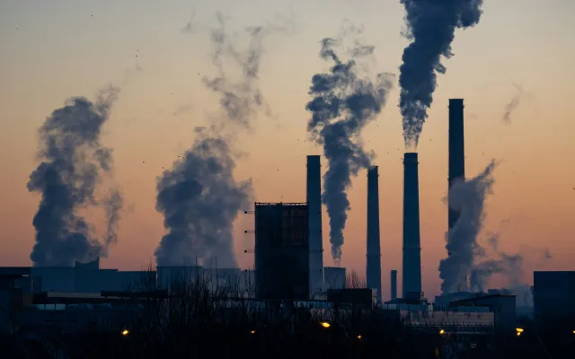 impianto industriale ed emissioni nell'aria